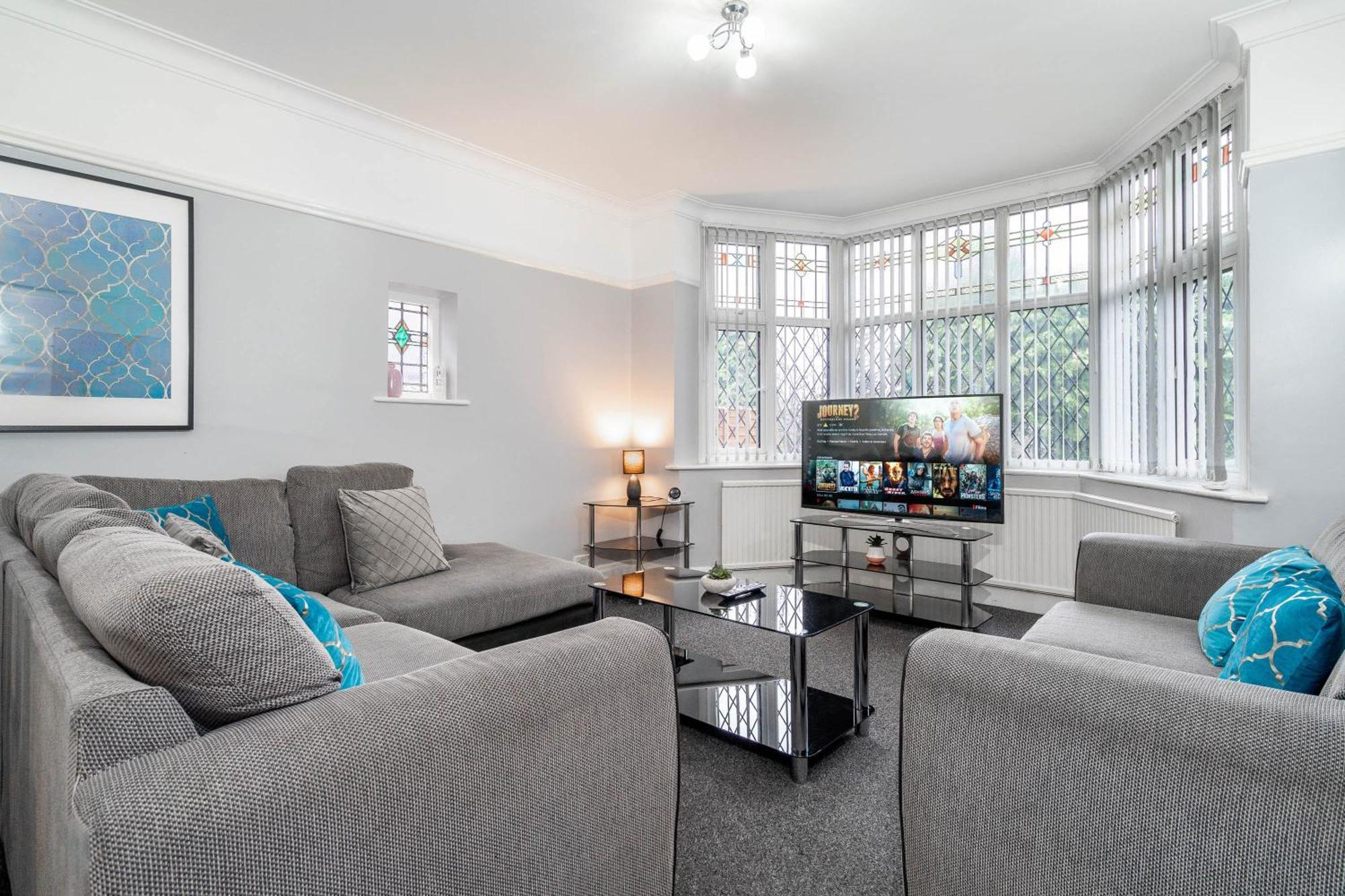 ברמינגהאם 5 Bedroom House - 11 Guests - Garden - Wifi - Smart Tv - Top Rated - Large Driveway 4 Multiple Vehicles - Perfect For Contractors מראה חיצוני תמונה