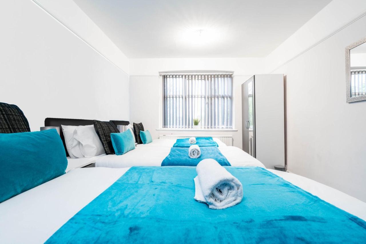 ברמינגהאם 5 Bedroom House - 11 Guests - Garden - Wifi - Smart Tv - Top Rated - Large Driveway 4 Multiple Vehicles - Perfect For Contractors מראה חיצוני תמונה