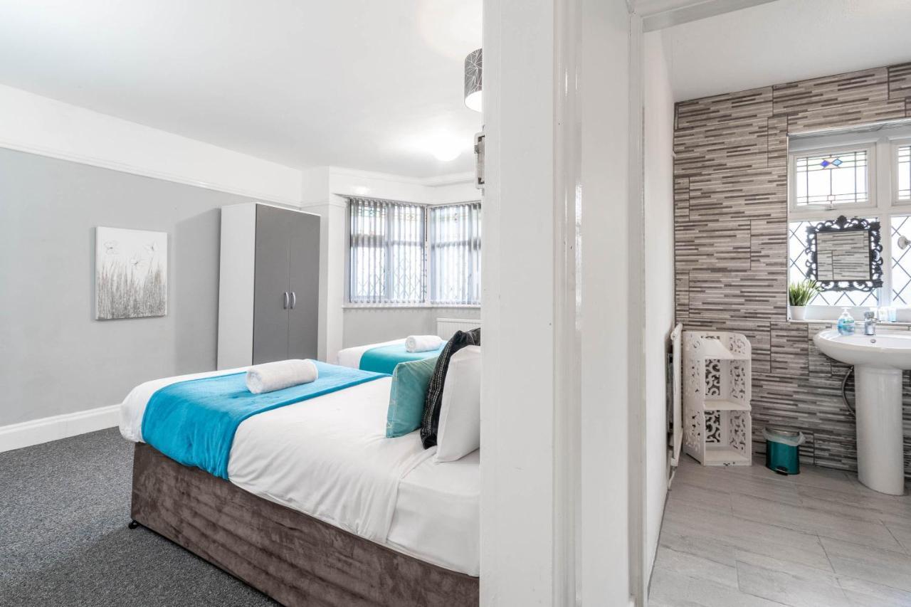 ברמינגהאם 5 Bedroom House - 11 Guests - Garden - Wifi - Smart Tv - Top Rated - Large Driveway 4 Multiple Vehicles - Perfect For Contractors מראה חיצוני תמונה
