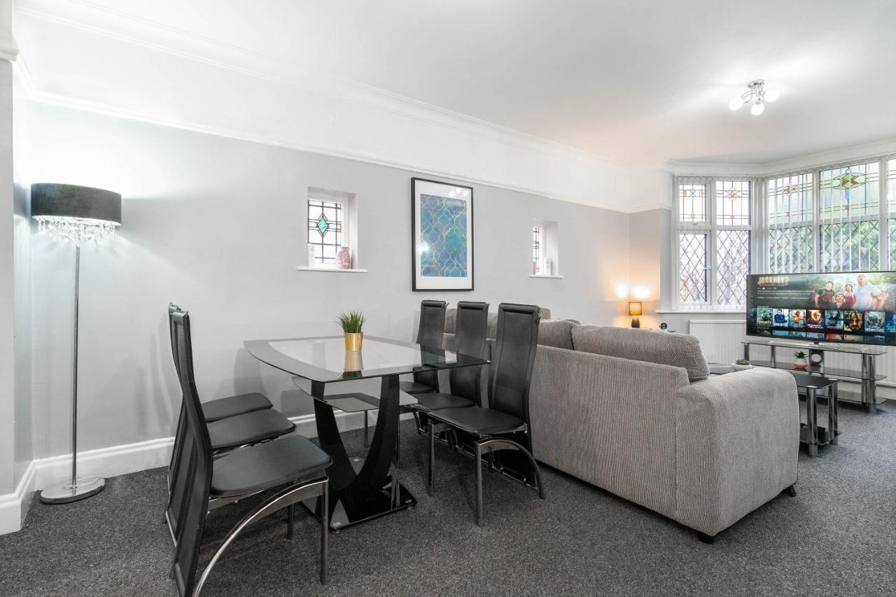ברמינגהאם 5 Bedroom House - 11 Guests - Garden - Wifi - Smart Tv - Top Rated - Large Driveway 4 Multiple Vehicles - Perfect For Contractors מראה חיצוני תמונה